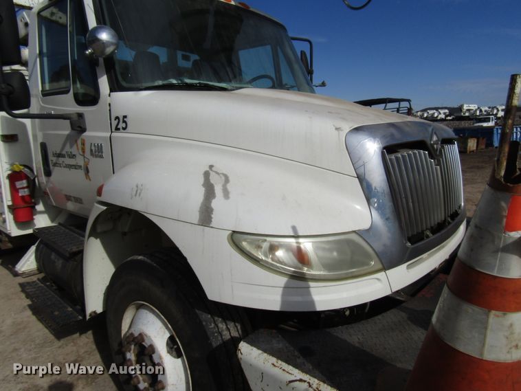 image for item DH8293 2007 International 4400 digger derrick truck