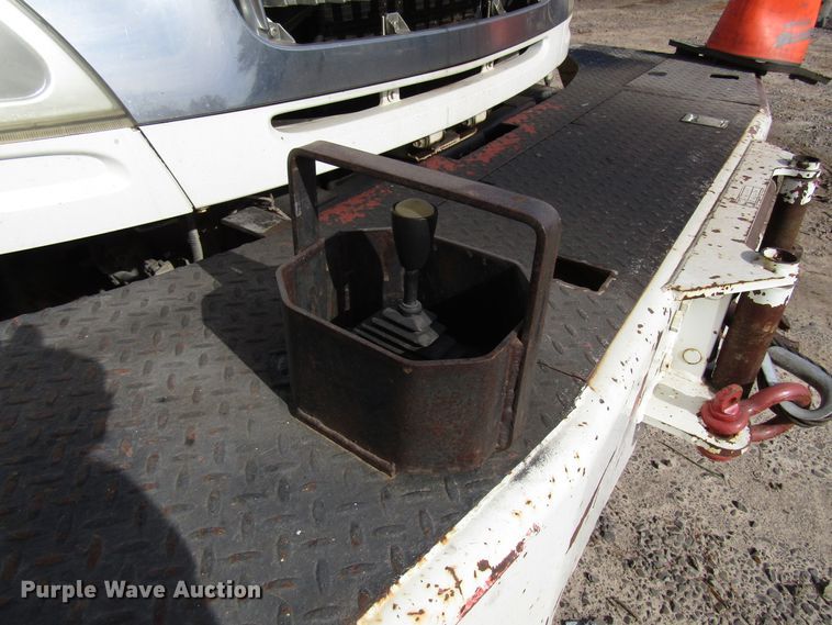 image for item DH8293 2007 International 4400 digger derrick truck