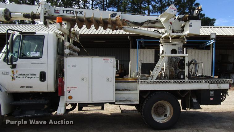 image for item DH8293 2007 International 4400 digger derrick truck