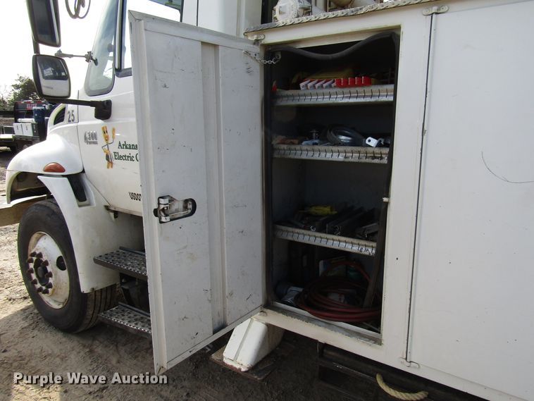 image for item DH8293 2007 International 4400 digger derrick truck