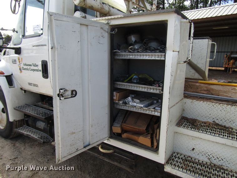 image for item DH8293 2007 International 4400 digger derrick truck