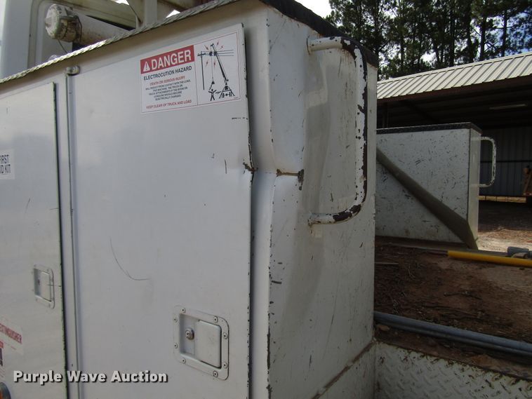 image for item DH8293 2007 International 4400 digger derrick truck