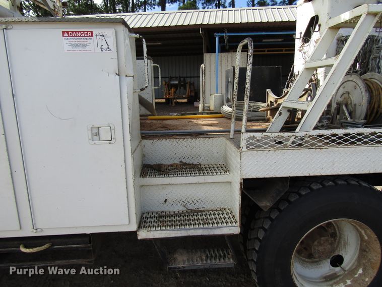 image for item DH8293 2007 International 4400 digger derrick truck