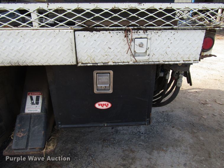 image for item DH8293 2007 International 4400 digger derrick truck