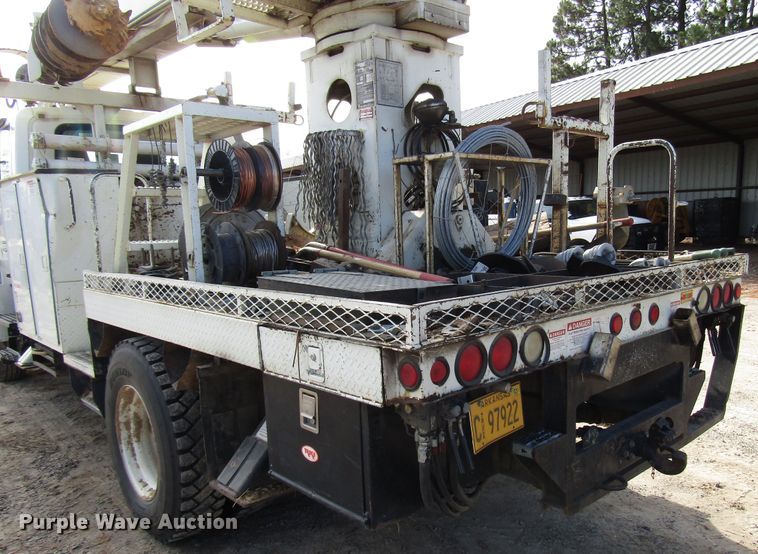 image for item DH8293 2007 International 4400 digger derrick truck