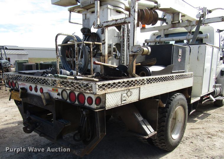 image for item DH8293 2007 International 4400 digger derrick truck