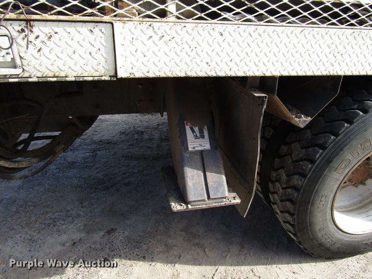 image for item DH8293 2007 International 4400 digger derrick truck