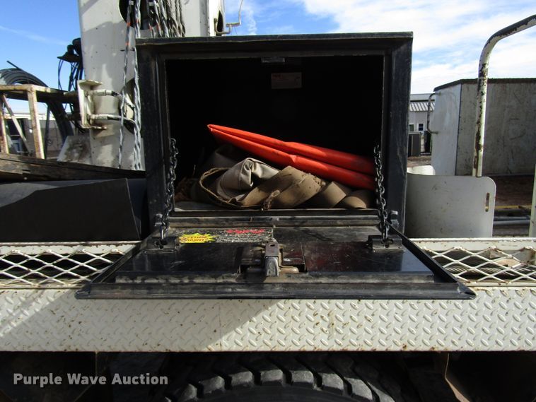 image for item DH8293 2007 International 4400 digger derrick truck