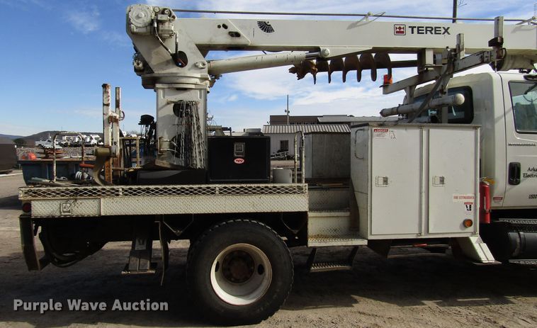 image for item DH8293 2007 International 4400 digger derrick truck