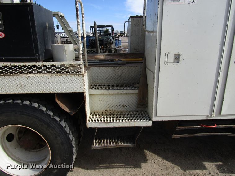 image for item DH8293 2007 International 4400 digger derrick truck