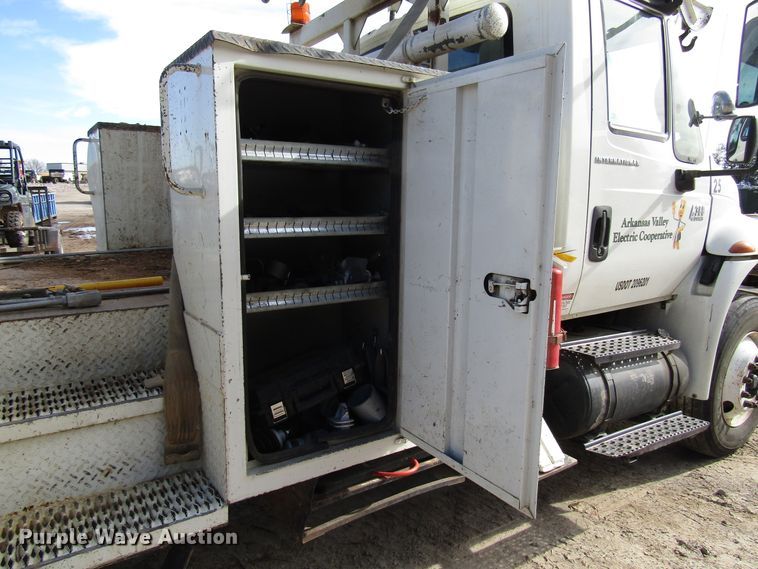 image for item DH8293 2007 International 4400 digger derrick truck