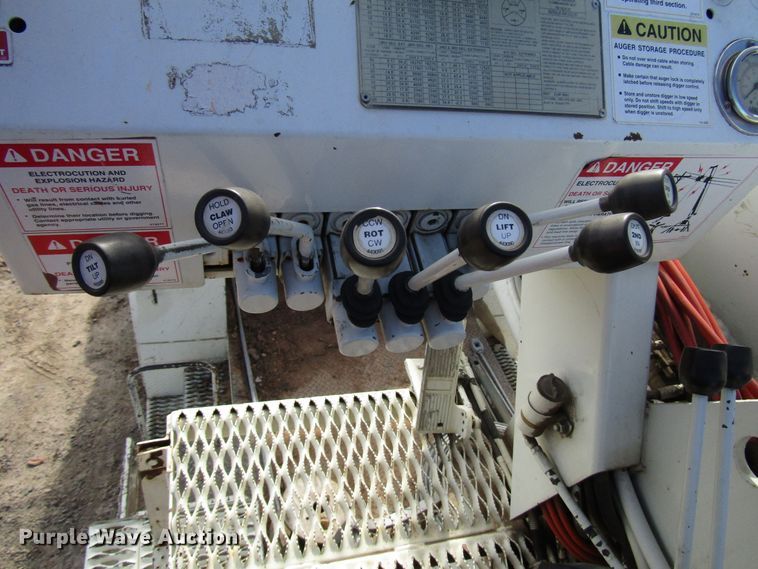 image for item DH8293 2007 International 4400 digger derrick truck