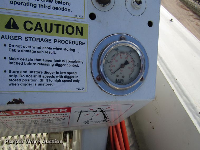 image for item DH8293 2007 International 4400 digger derrick truck