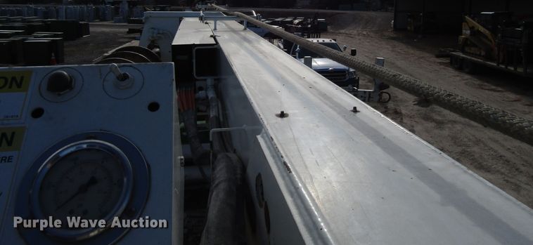 image for item DH8293 2007 International 4400 digger derrick truck