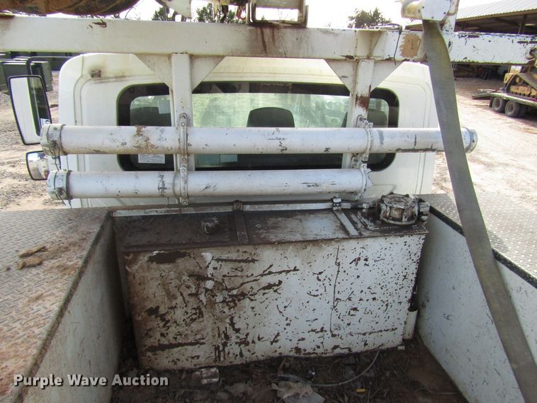 image for item DH8293 2007 International 4400 digger derrick truck