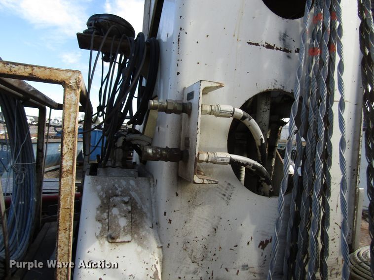 image for item DH8293 2007 International 4400 digger derrick truck