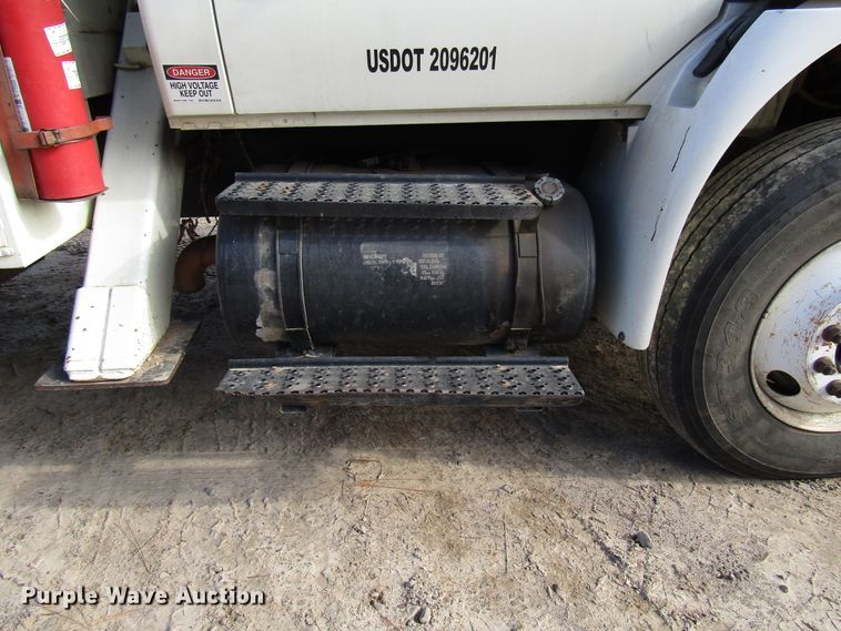 image for item DH8293 2007 International 4400 digger derrick truck