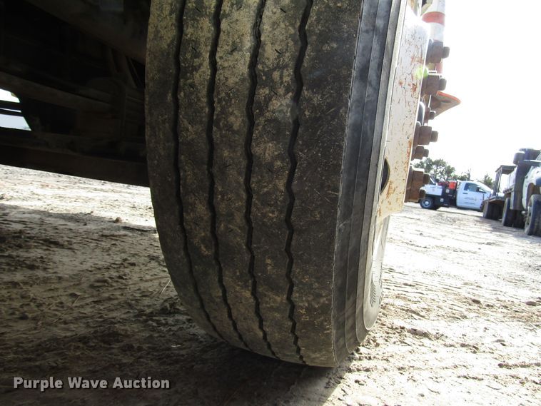 image for item DH8293 2007 International 4400 digger derrick truck