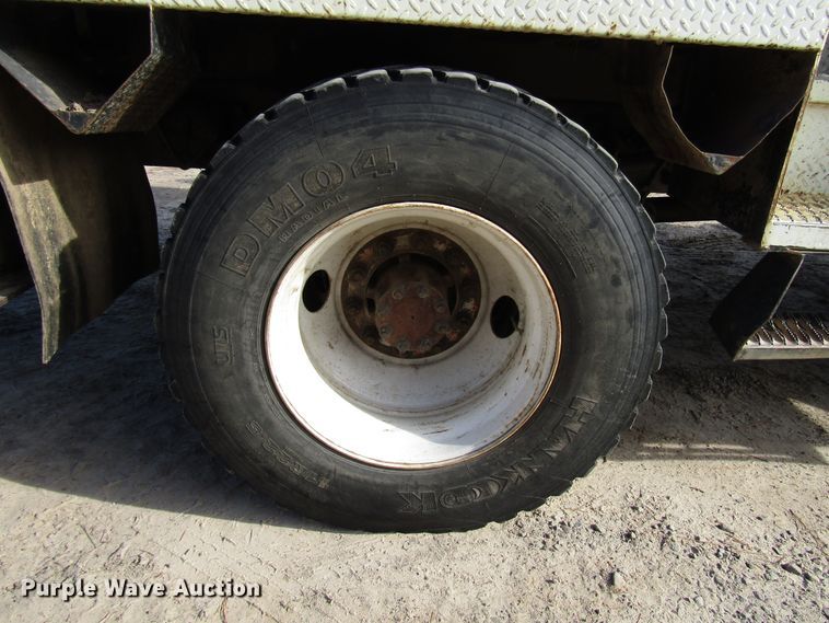 image for item DH8293 2007 International 4400 digger derrick truck