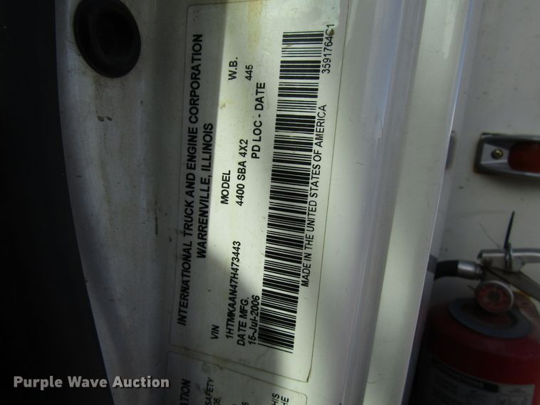 image for item DH8293 2007 International 4400 digger derrick truck