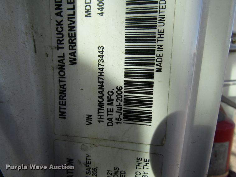 image for item DH8293 2007 International 4400 digger derrick truck