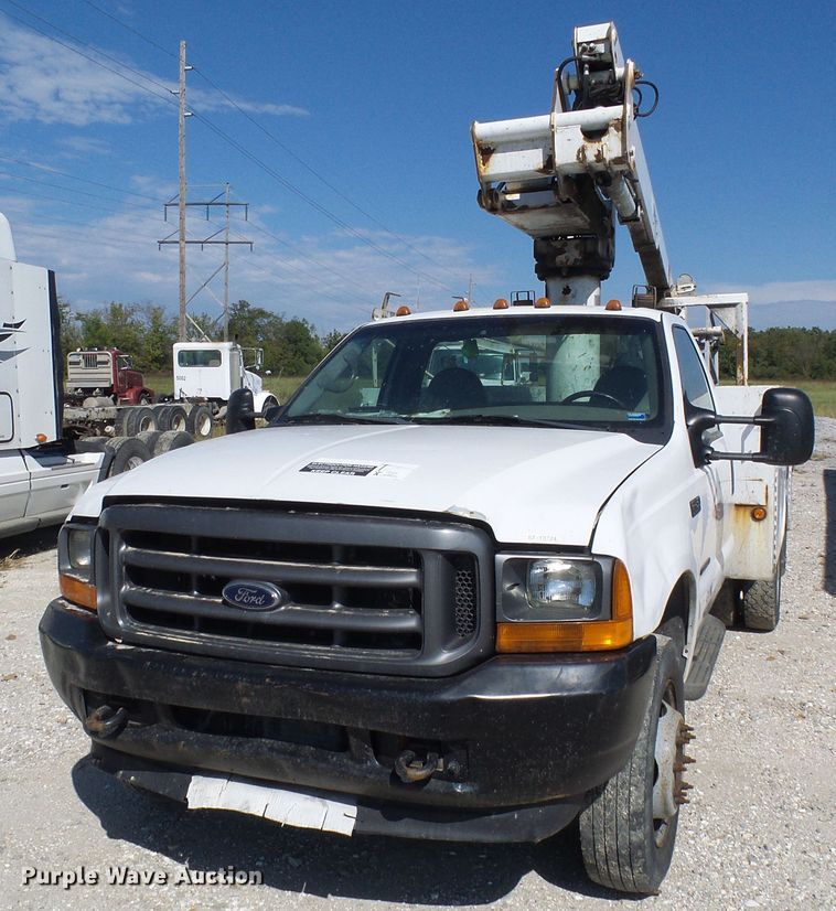 image for item DI0682 2001 Ford F450 Super Duty bucket truck