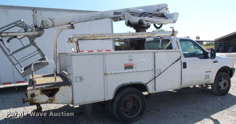 image for item DI0682 2001 Ford F450 Super Duty bucket truck