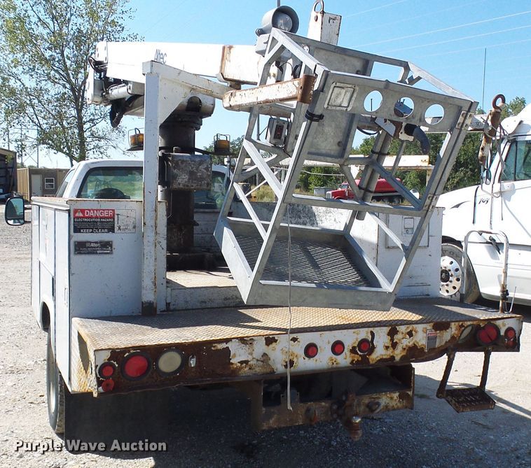 image for item DI0682 2001 Ford F450 Super Duty bucket truck