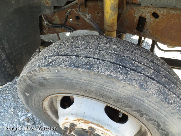 image for item DI0682 2001 Ford F450 Super Duty bucket truck