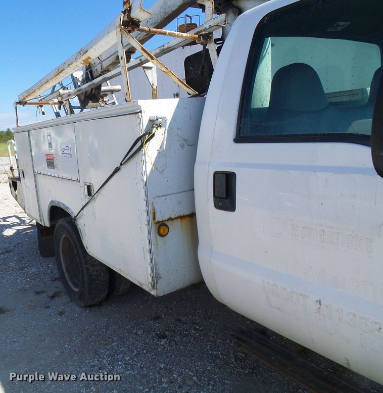 image for item DI0682 2001 Ford F450 Super Duty bucket truck