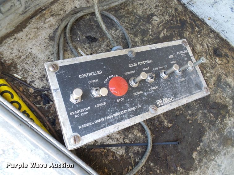 image for item DI0682 2001 Ford F450 Super Duty bucket truck