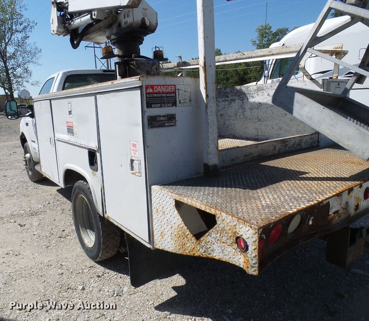 image for item DI0682 2001 Ford F450 Super Duty bucket truck