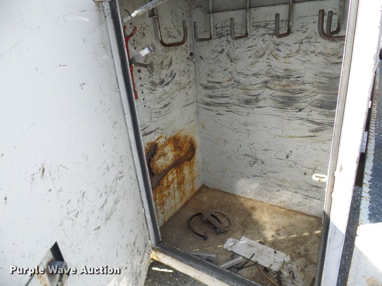 image for item DI0682 2001 Ford F450 Super Duty bucket truck