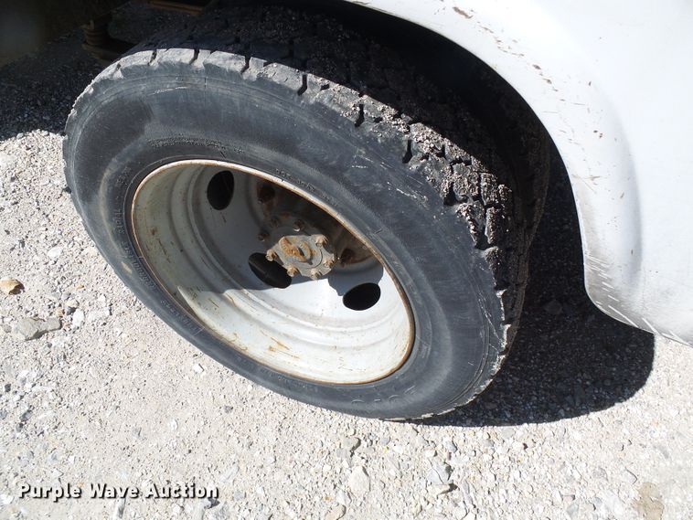 image for item DI0682 2001 Ford F450 Super Duty bucket truck