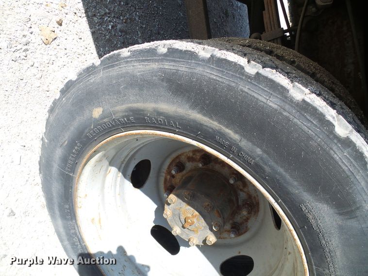 image for item DI0682 2001 Ford F450 Super Duty bucket truck