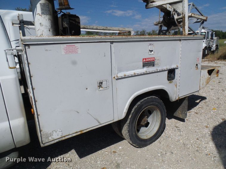 image for item DI0682 2001 Ford F450 Super Duty bucket truck