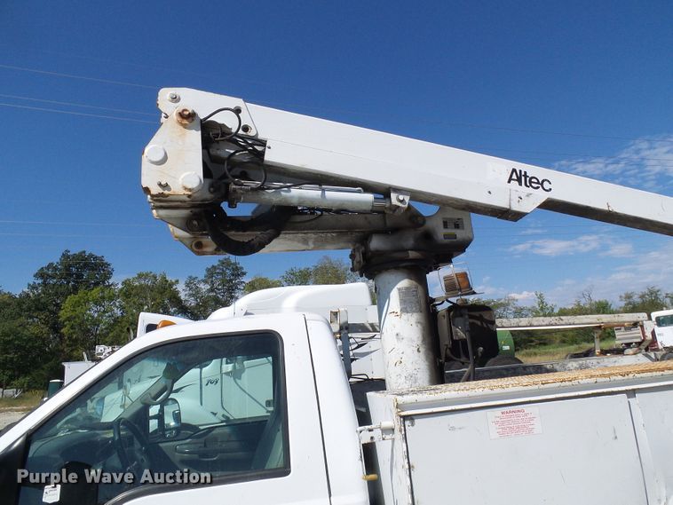 image for item DI0682 2001 Ford F450 Super Duty bucket truck
