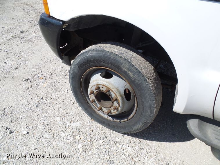 image for item DI0682 2001 Ford F450 Super Duty bucket truck