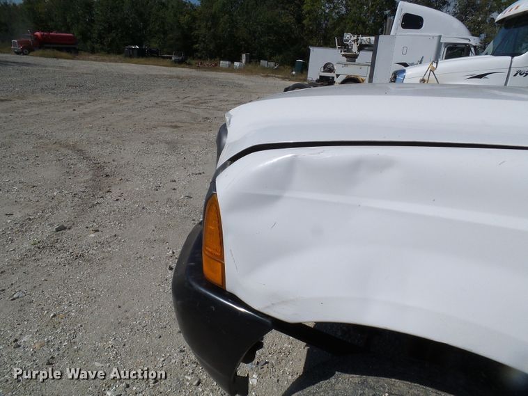 image for item DI0682 2001 Ford F450 Super Duty bucket truck