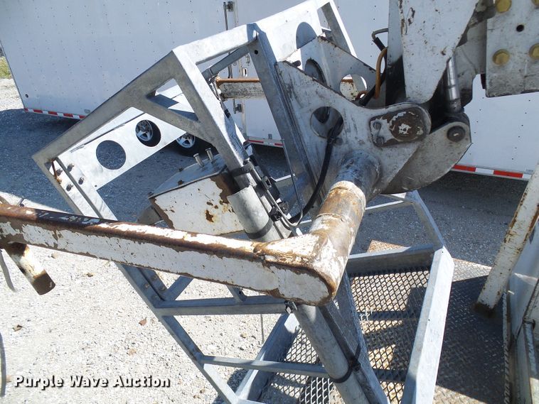 image for item DI0682 2001 Ford F450 Super Duty bucket truck