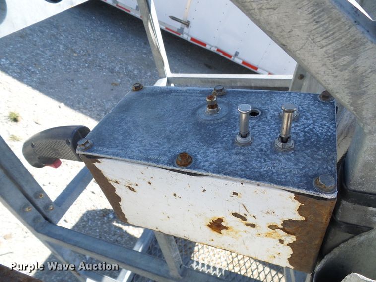 image for item DI0682 2001 Ford F450 Super Duty bucket truck