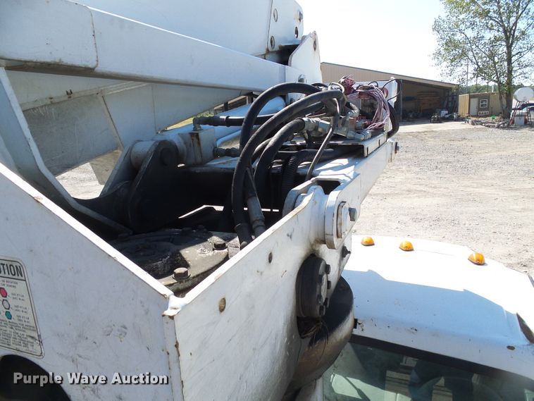 image for item DI0682 2001 Ford F450 Super Duty bucket truck