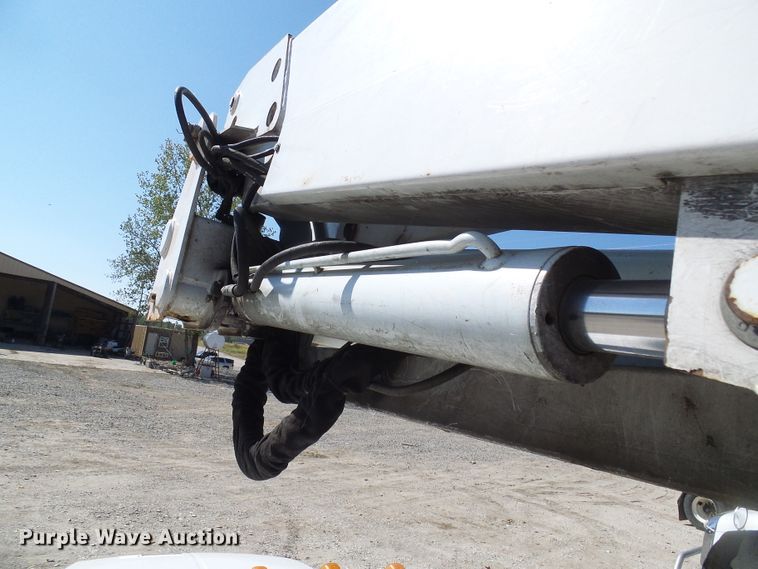 image for item DI0682 2001 Ford F450 Super Duty bucket truck