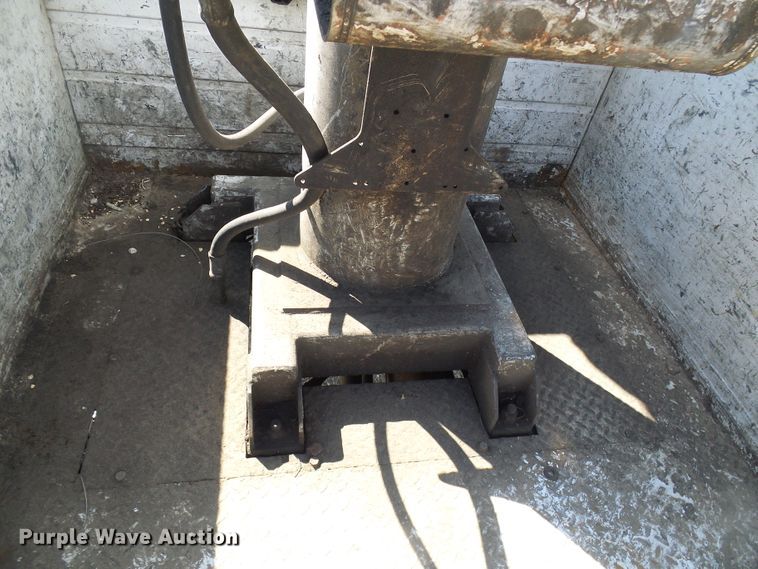 image for item DI0682 2001 Ford F450 Super Duty bucket truck