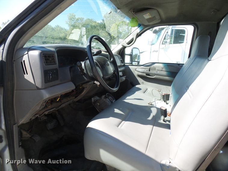 image for item DI0682 2001 Ford F450 Super Duty bucket truck