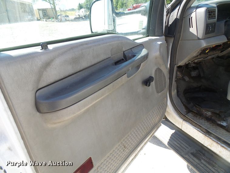 image for item DI0682 2001 Ford F450 Super Duty bucket truck