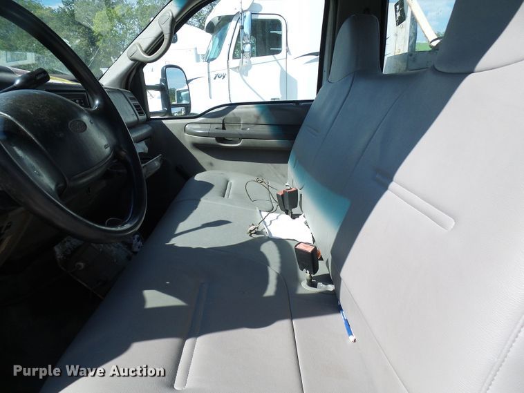 image for item DI0682 2001 Ford F450 Super Duty bucket truck