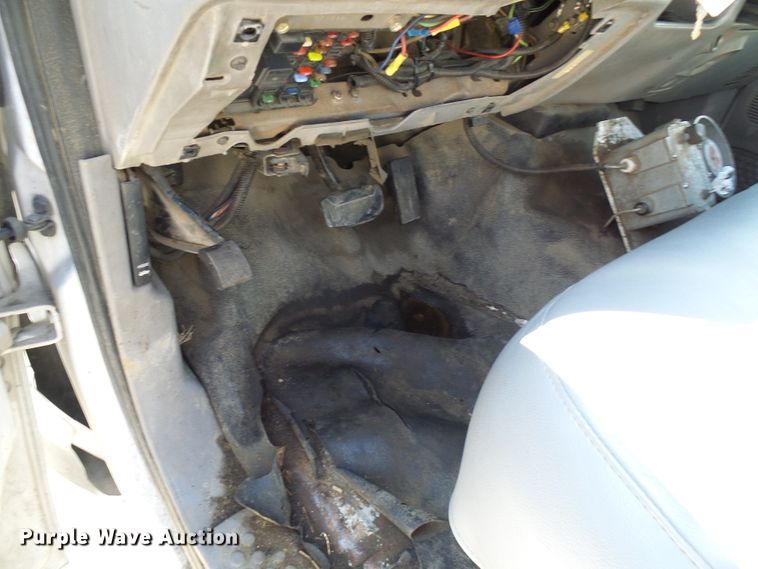 image for item DI0682 2001 Ford F450 Super Duty bucket truck