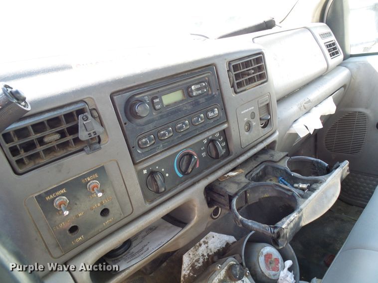 image for item DI0682 2001 Ford F450 Super Duty bucket truck