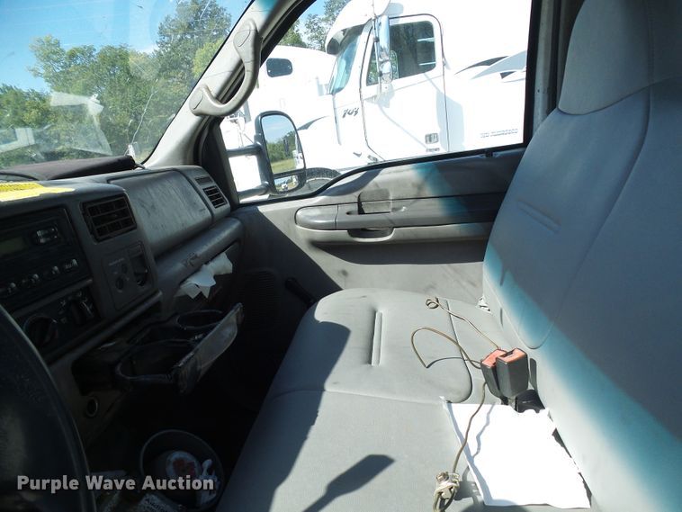 image for item DI0682 2001 Ford F450 Super Duty bucket truck